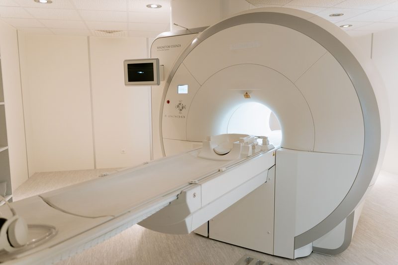 의료기기의 예 — 병원 검사실의 자기공명영상(MRI) 장치